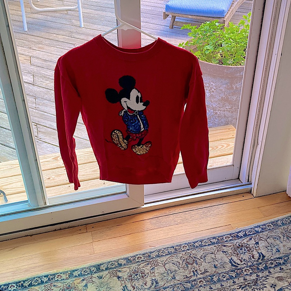 Cute Mickey Mouse shirt. Great for when you go to Disney